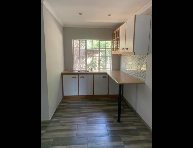 90M² BUSINESS CENTRE TO LET IN SAXONWOLD